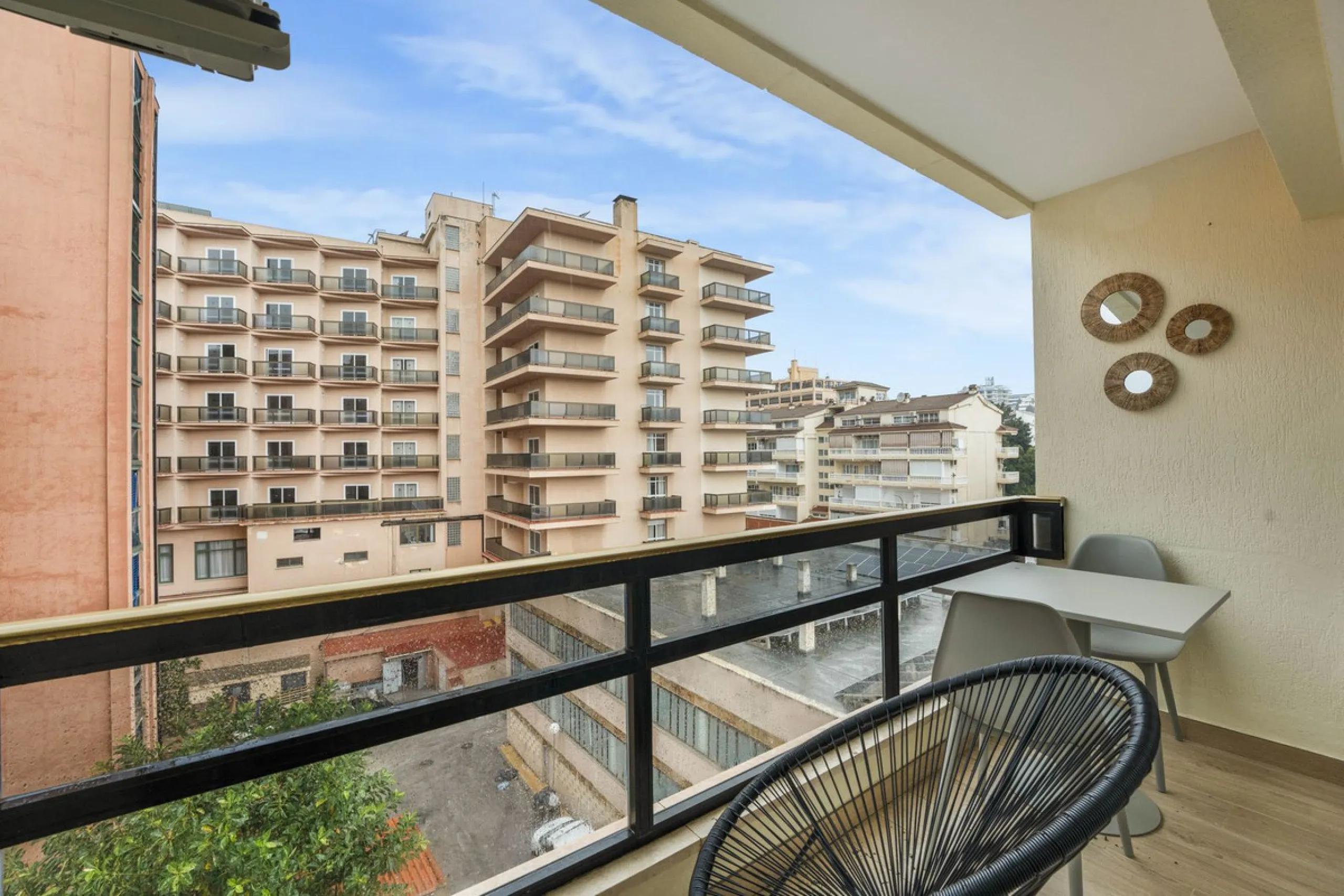 FULLY RENOVATED APARTMENT – DIRECT ACCESS TO LA CARIHUELA PROMENADE – TORREMOLINOS