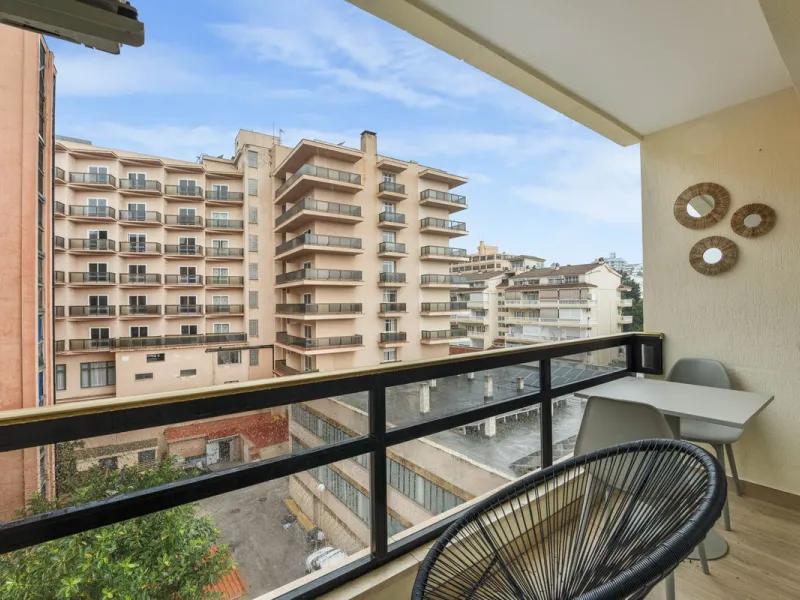 FULLY RENOVATED APARTMENT – DIRECT ACCESS TO LA CARIHUELA PROMENADE – TORREMOLINOS