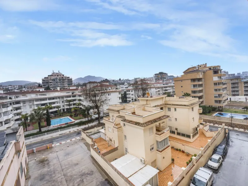 FULLY RENOVATED APARTMENT – DIRECT ACCESS TO LA CARIHUELA PROMENADE – TORREMOLINOS