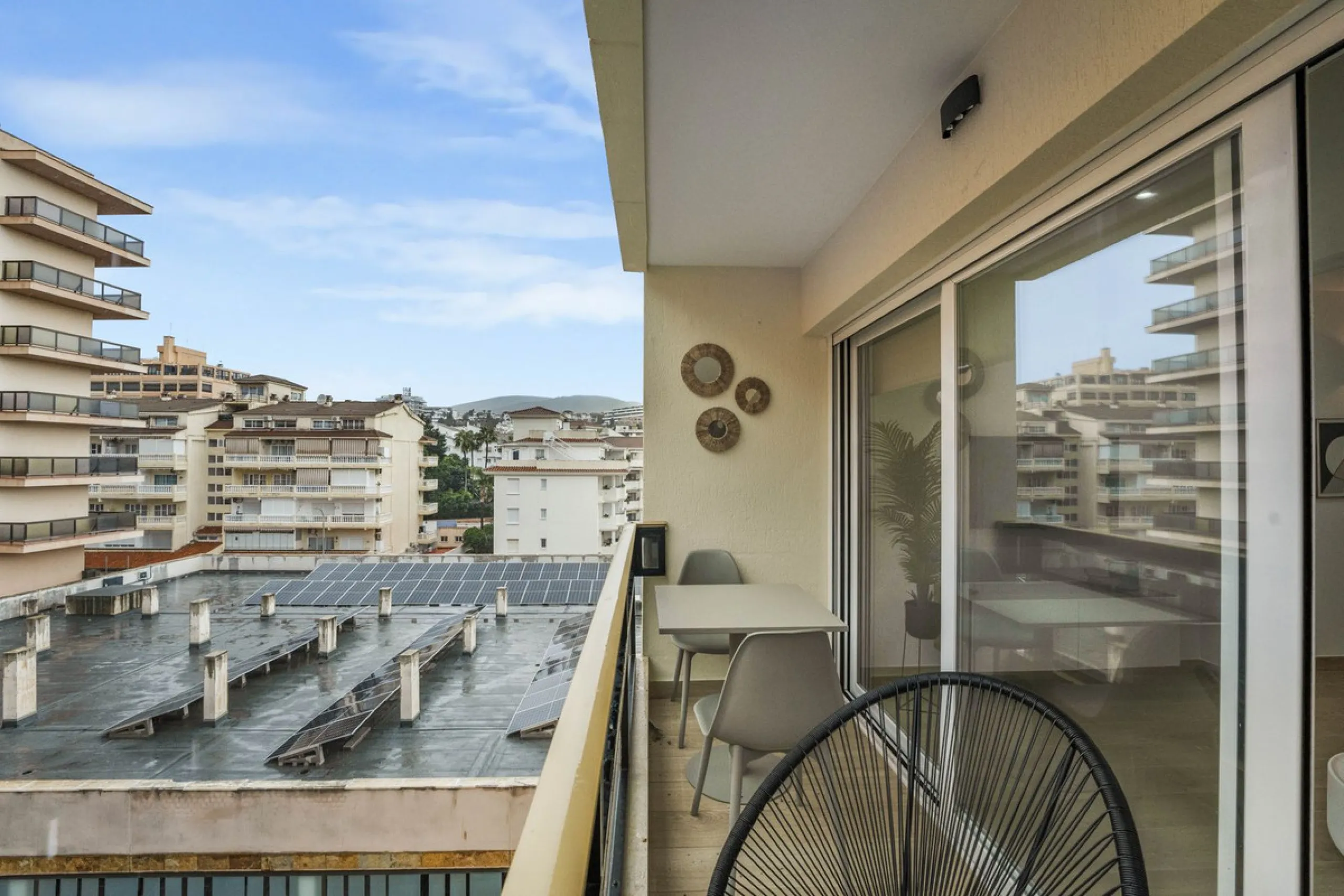 FULLY RENOVATED APARTMENT – DIRECT ACCESS TO LA CARIHUELA PROMENADE – TORREMOLINOS