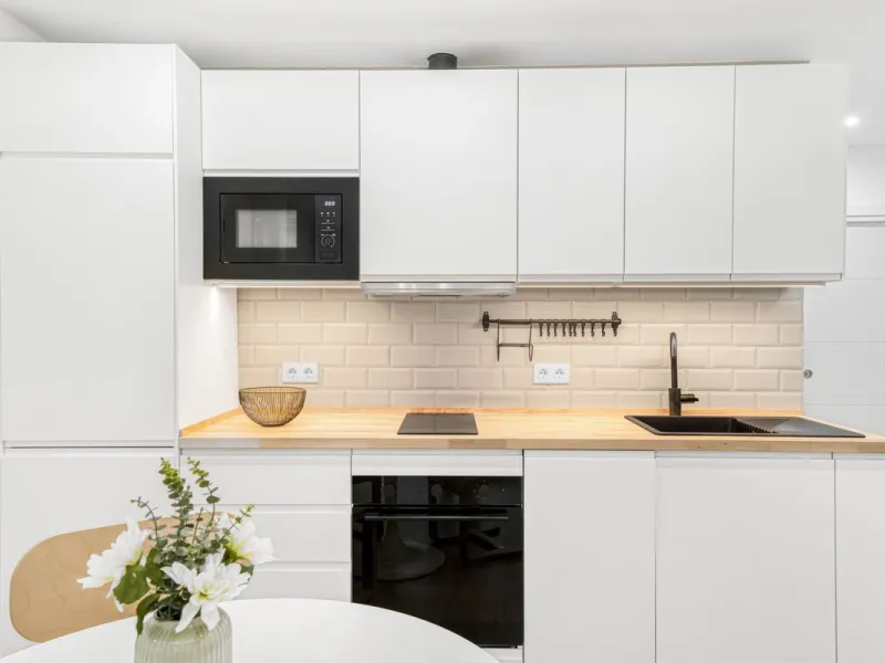 FULLY RENOVATED APARTMENT – DIRECT ACCESS TO LA CARIHUELA PROMENADE – TORREMOLINOS