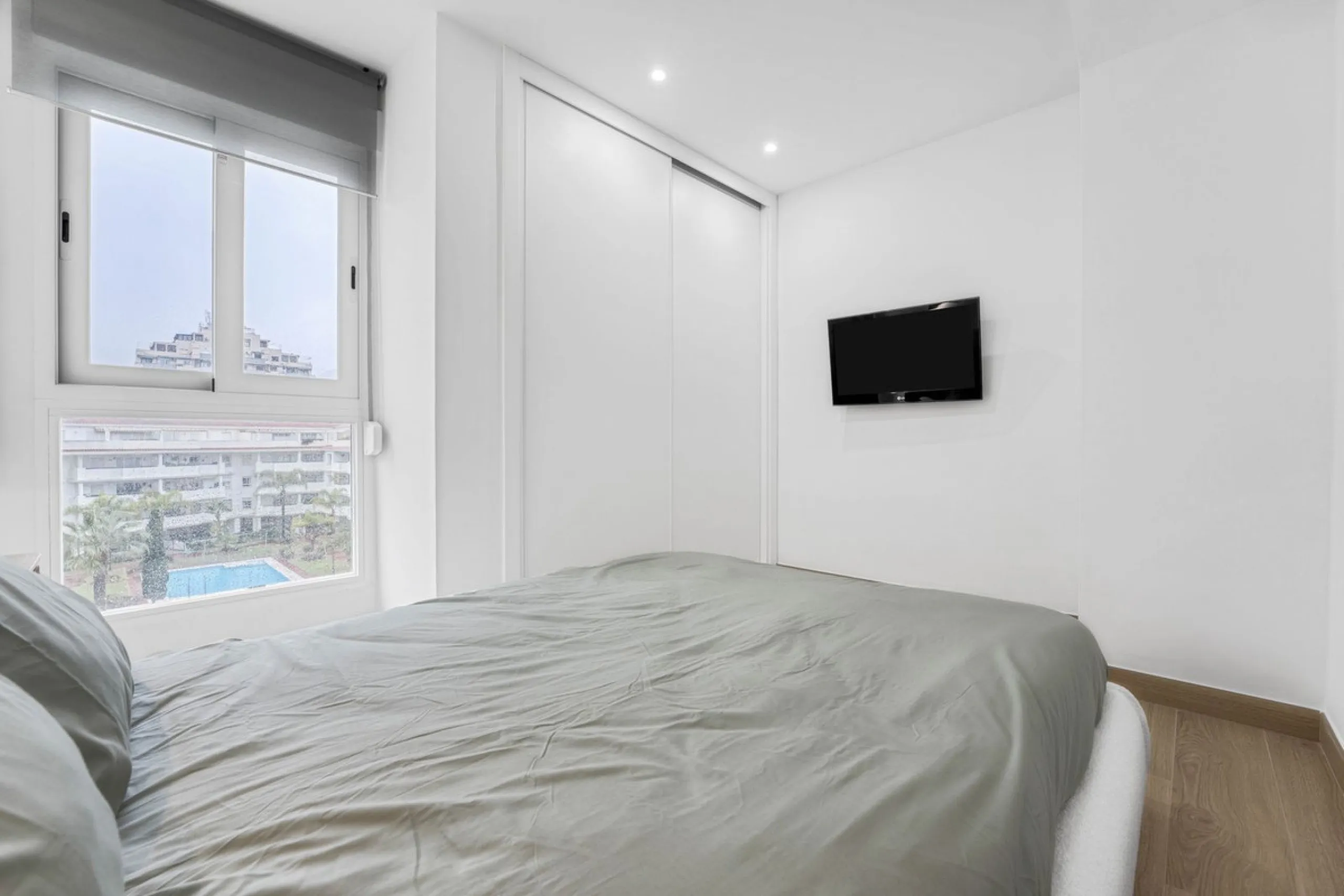 FULLY RENOVATED APARTMENT – DIRECT ACCESS TO LA CARIHUELA PROMENADE – TORREMOLINOS