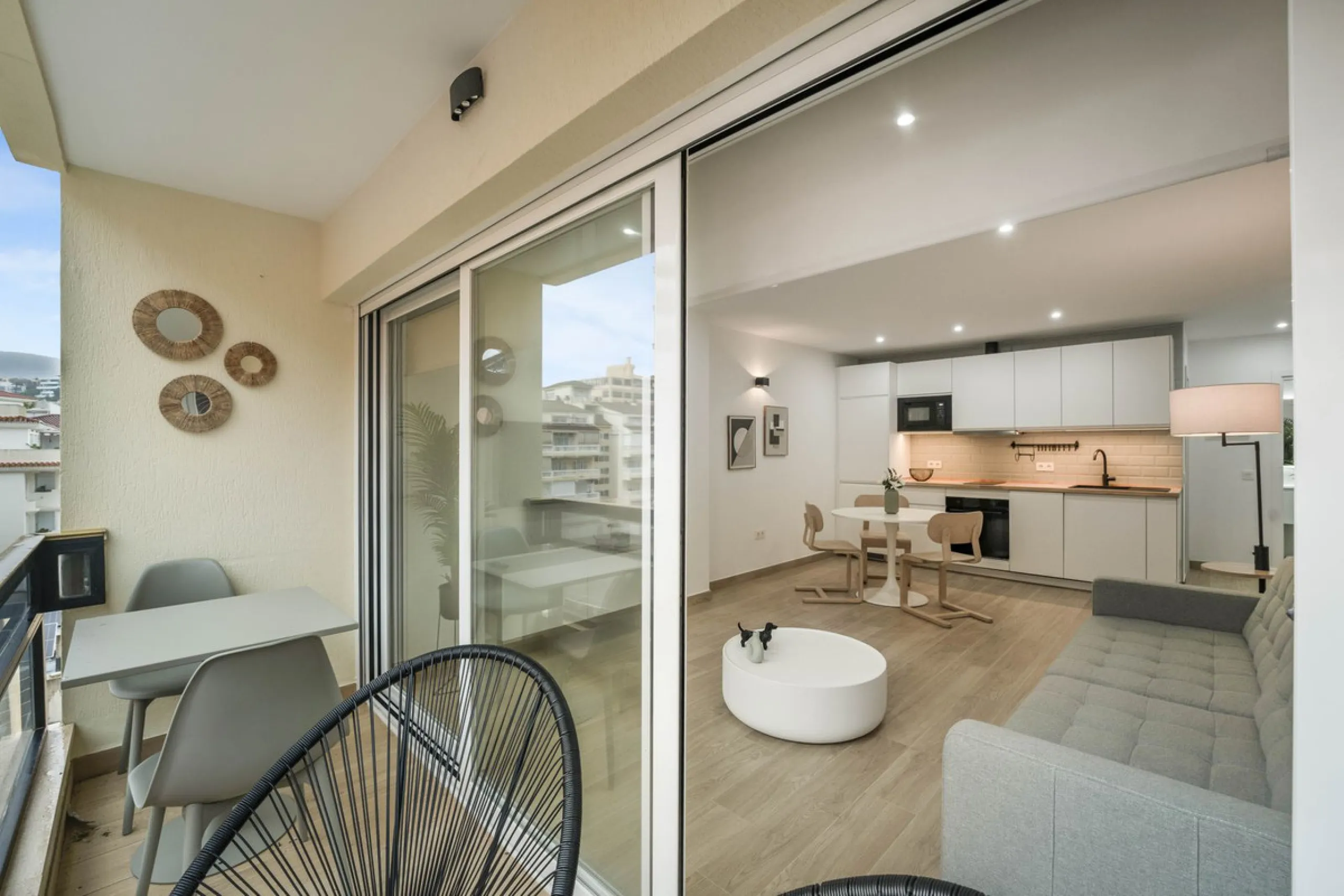FULLY RENOVATED APARTMENT – DIRECT ACCESS TO LA CARIHUELA PROMENADE – TORREMOLINOS