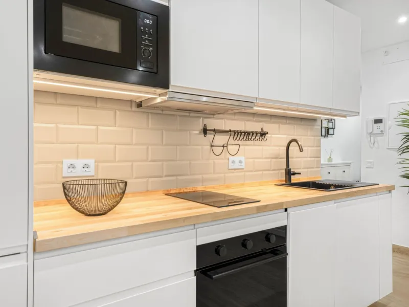 FULLY RENOVATED APARTMENT – DIRECT ACCESS TO LA CARIHUELA PROMENADE – TORREMOLINOS