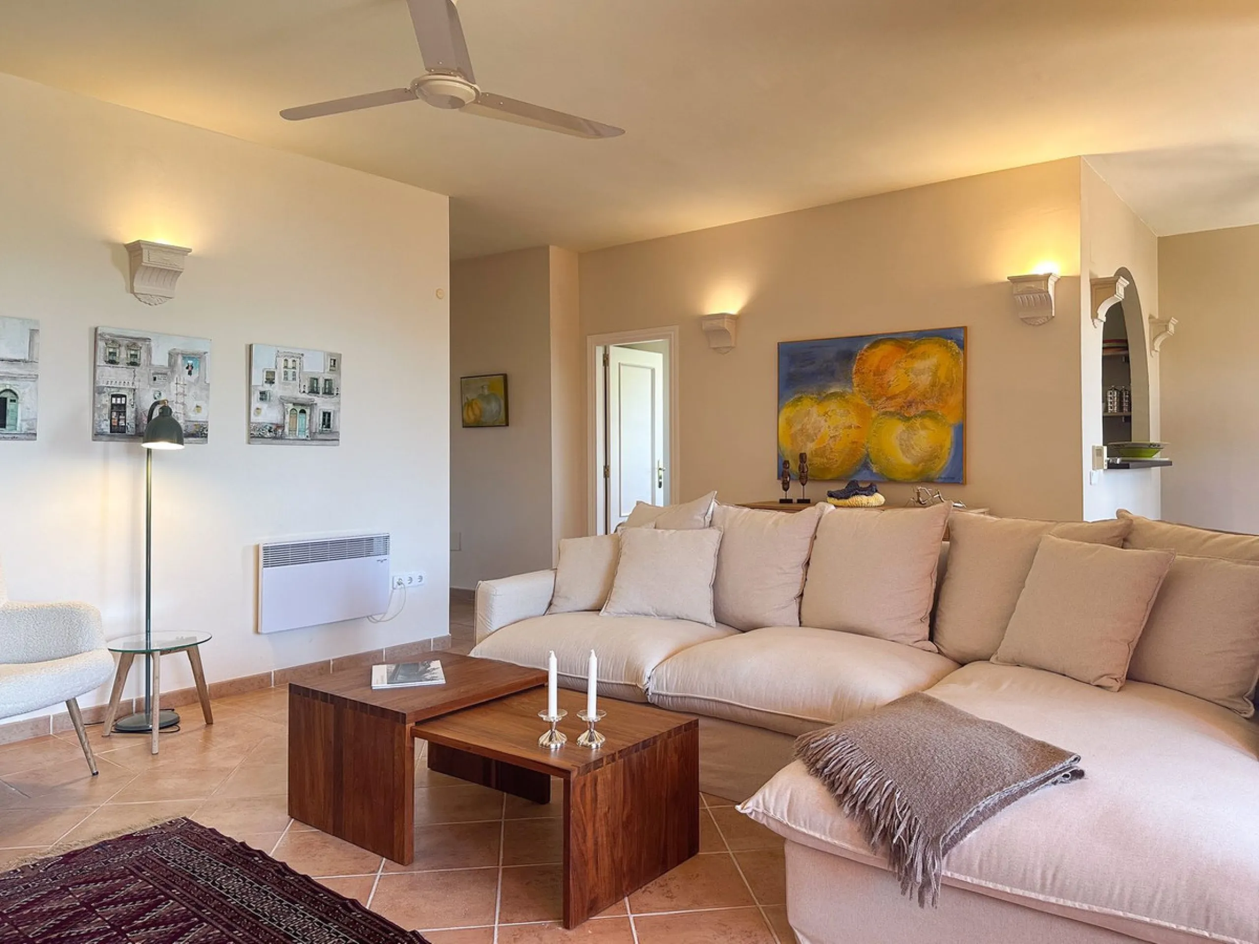 This is a bright and well-kept 3-bedroom apartment in La Mairena, offering a great mix of space, views and comfort.