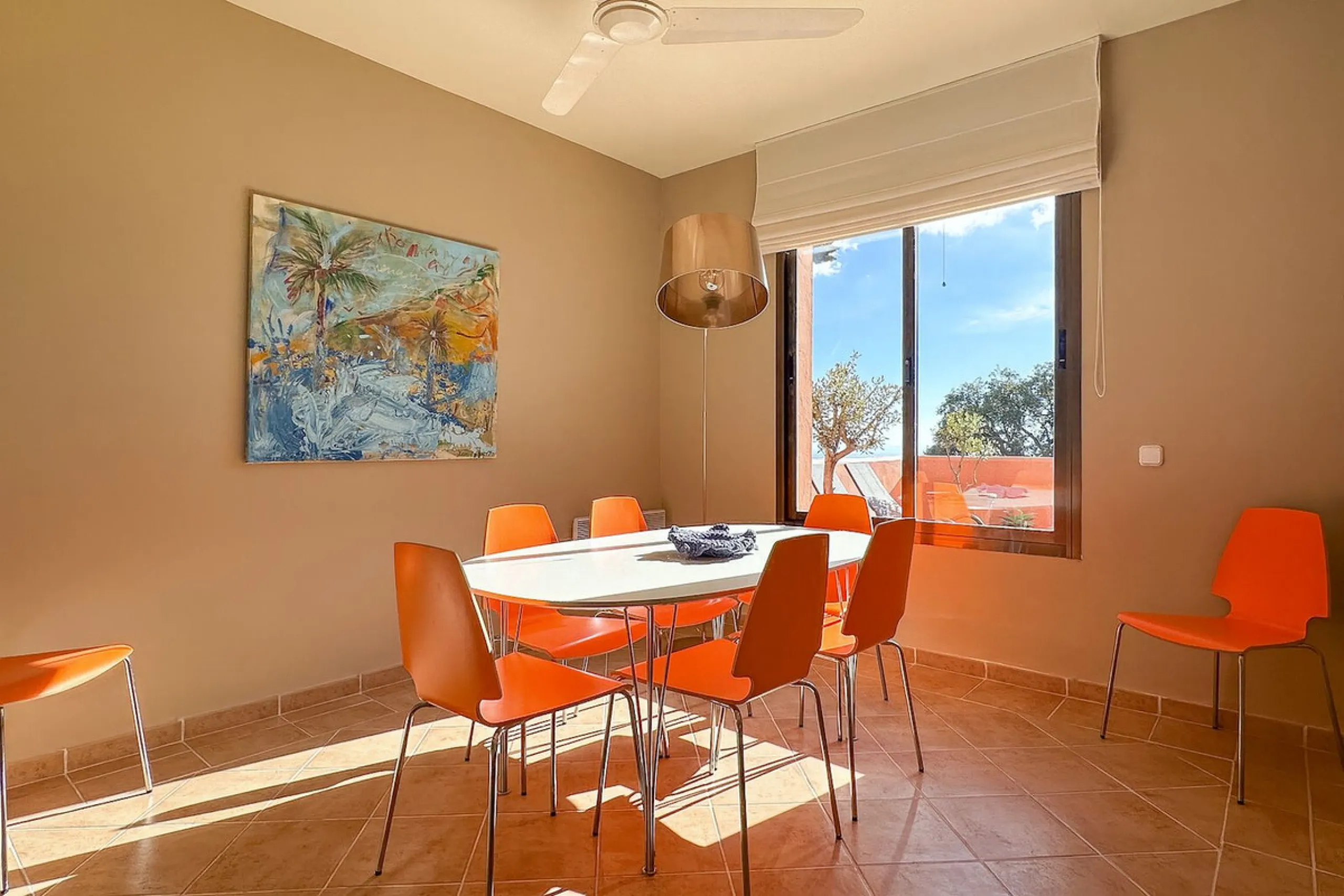 This is a bright and well-kept 3-bedroom apartment in La Mairena, offering a great mix of space, views and comfort.