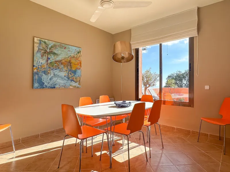 This is a bright and well-kept 3-bedroom apartment in La Mairena, offering a great mix of space, views and comfort.