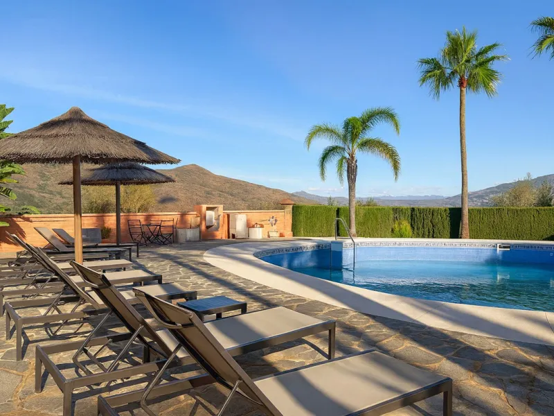 This is a bright and well-kept 3-bedroom apartment in La Mairena, offering a great mix of space, views and comfort.