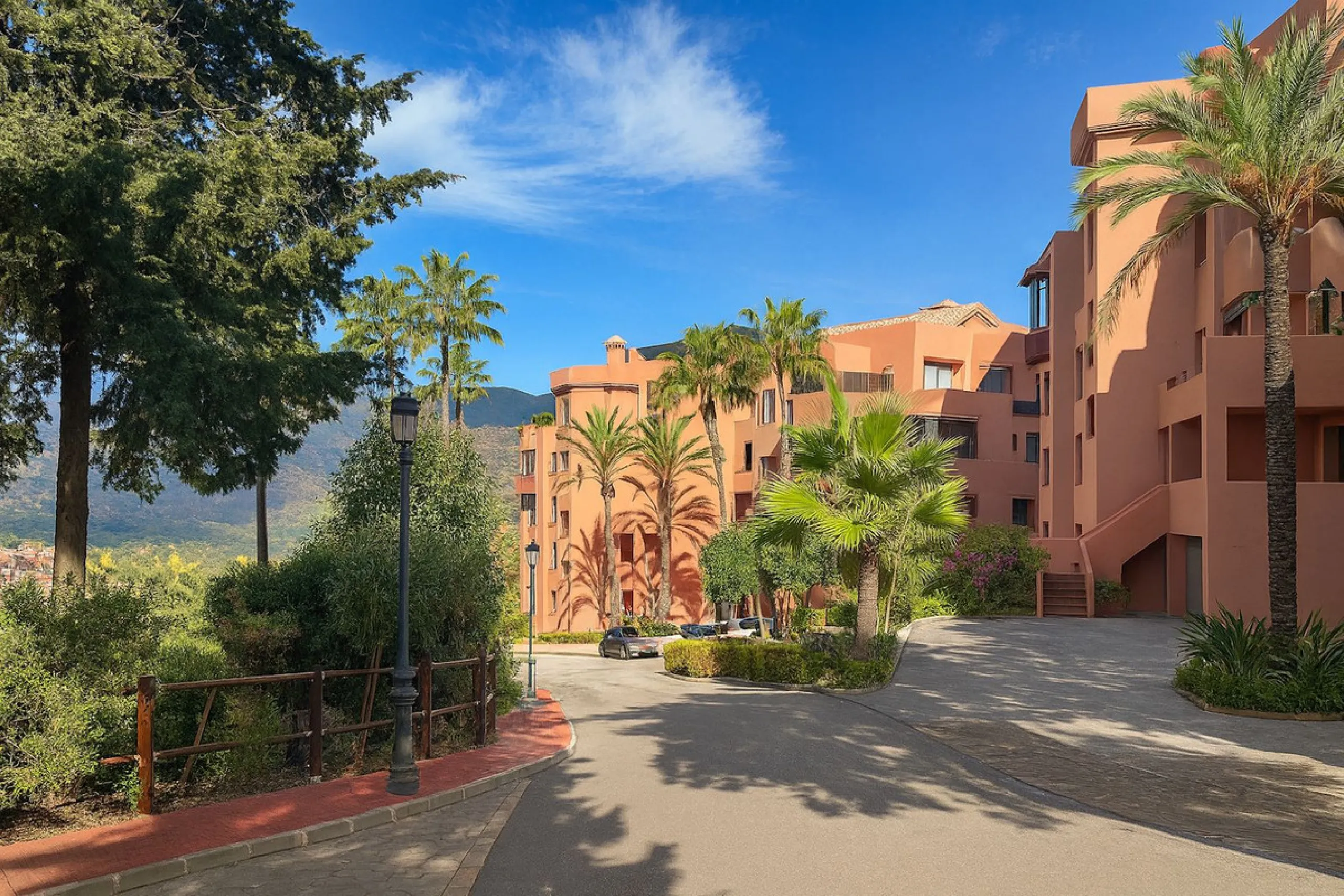 This is a bright and well-kept 3-bedroom apartment in La Mairena, offering a great mix of space, views and comfort.