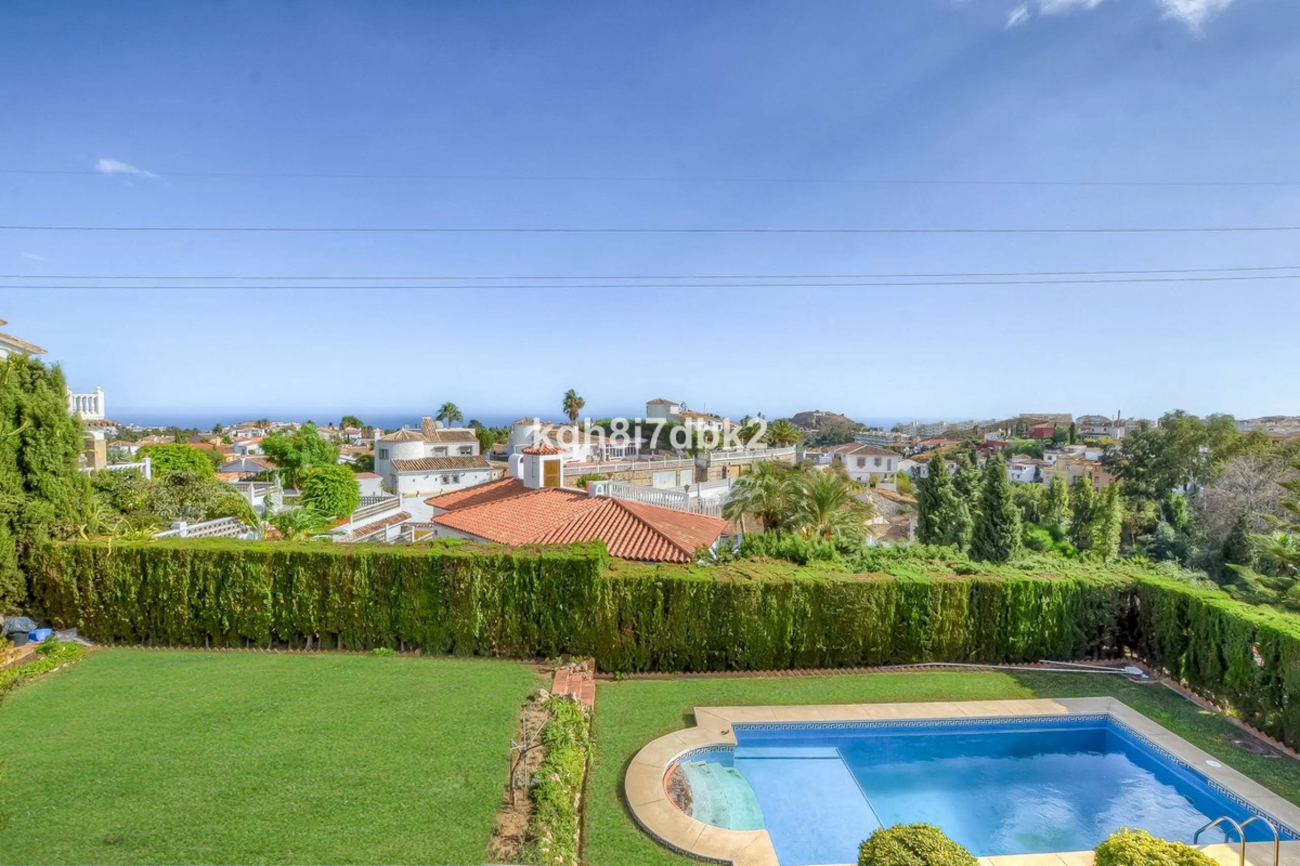 House - Detached Villa в продаже в Benalmadena, Málaga. В доме 10 спален и 5 ванных комнат. Площадь дома 795 м². Площадь участка 960 м²