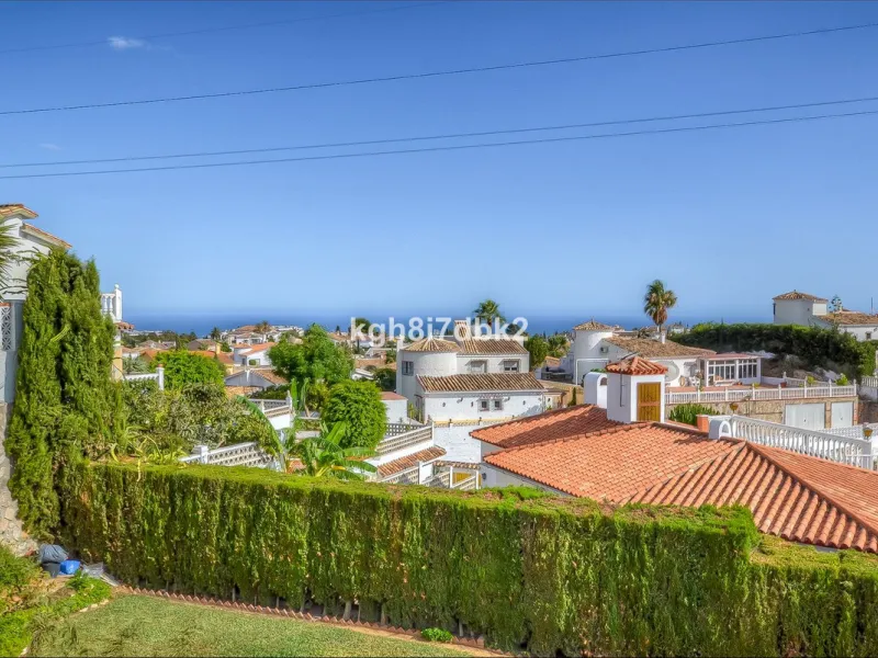 House - Detached Villa в продаже в Benalmadena, Málaga. В доме 10 спален и 5 ванных комнат. Площадь дома 795 м². Площадь участка 960 м²