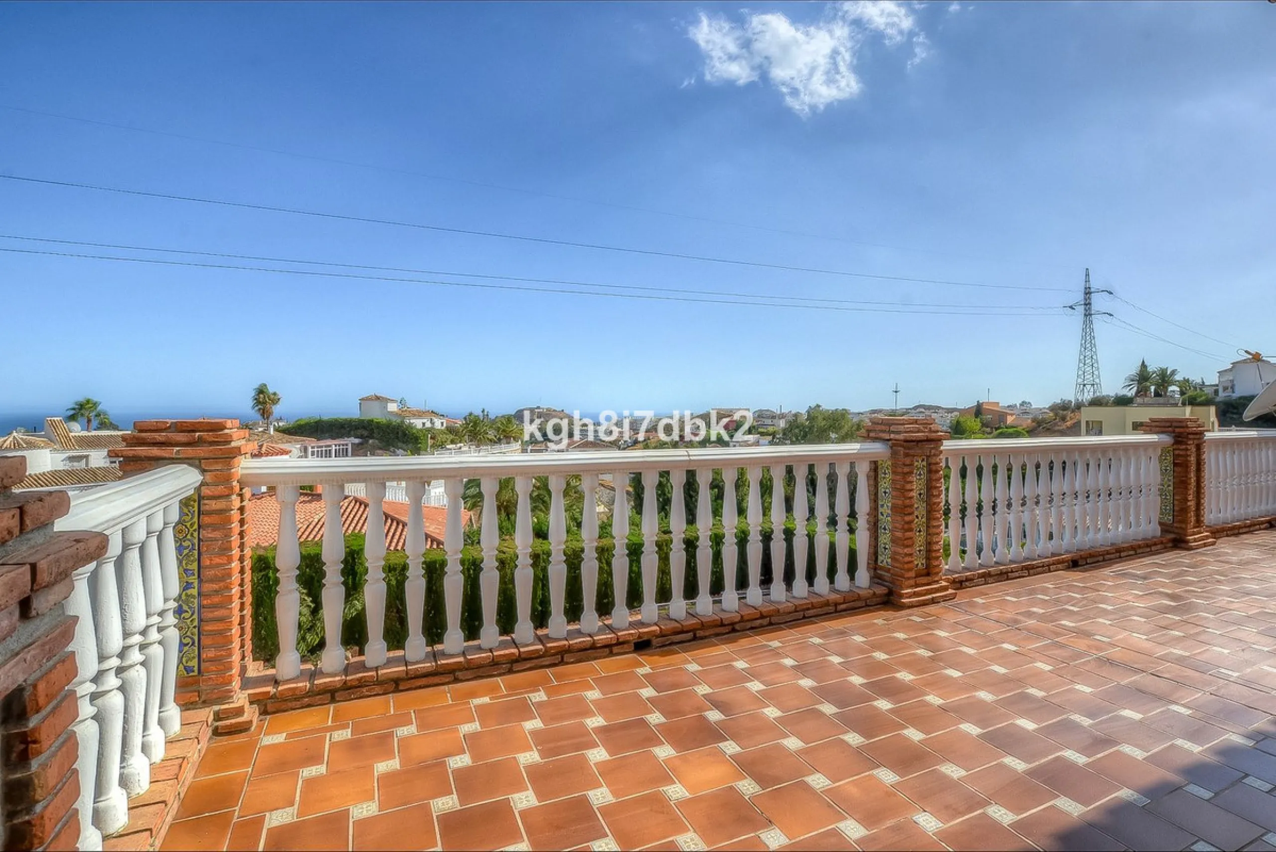 House - Detached Villa в продаже в Benalmadena, Málaga. В доме 10 спален и 5 ванных комнат. Площадь дома 795 м². Площадь участка 960 м²