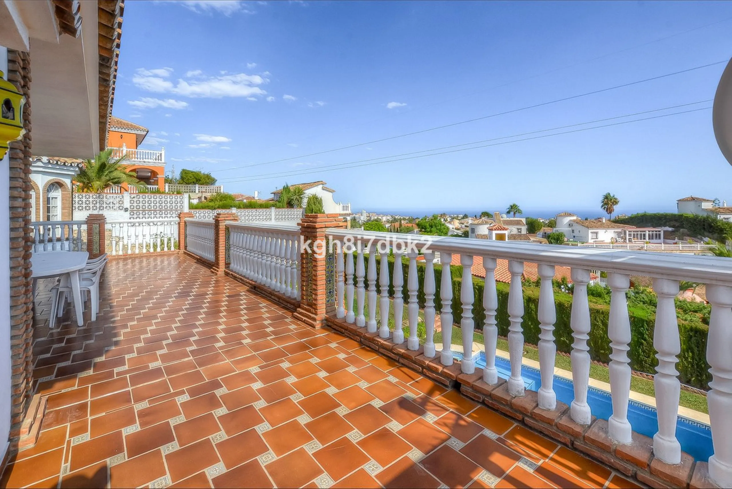 House - Detached Villa в продаже в Benalmadena, Málaga. В доме 10 спален и 5 ванных комнат. Площадь дома 795 м². Площадь участка 960 м²