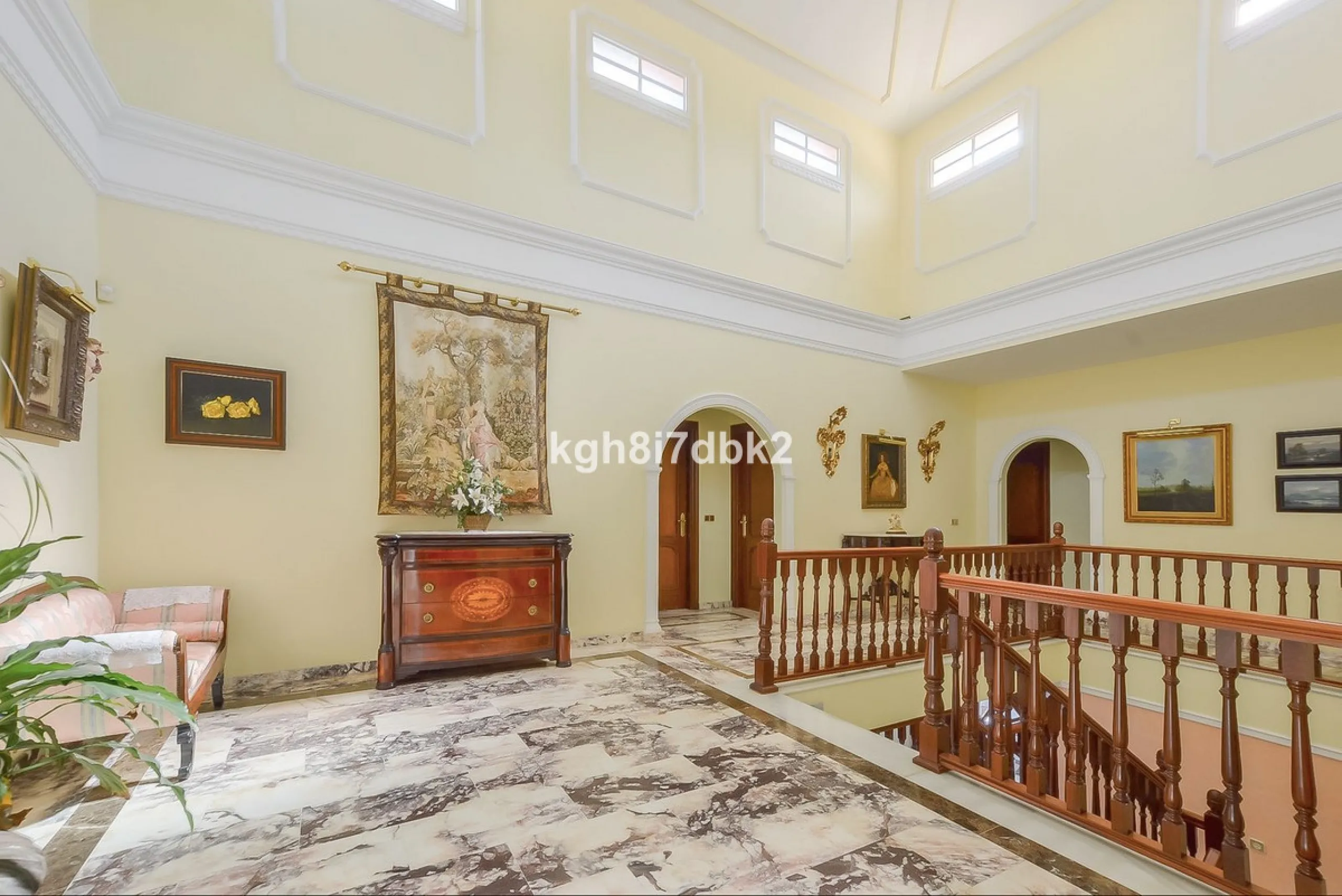 House - Detached Villa в продаже в Benalmadena, Málaga. В доме 10 спален и 5 ванных комнат. Площадь дома 795 м². Площадь участка 960 м²