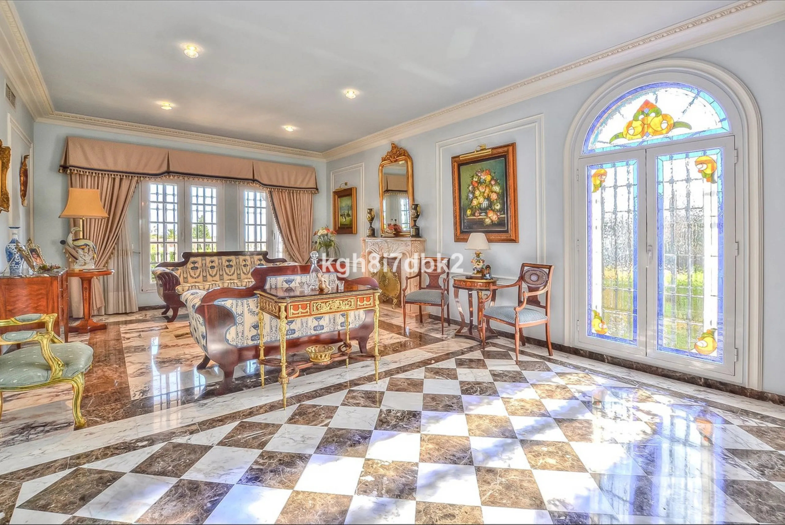 House - Detached Villa в продаже в Benalmadena, Málaga. В доме 10 спален и 5 ванных комнат. Площадь дома 795 м². Площадь участка 960 м²
