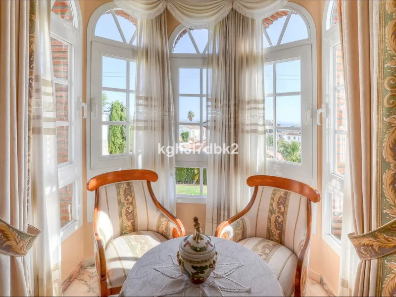 House - Detached Villa в продаже в Benalmadena, Málaga. В доме 10 спален и 5 ванных комнат. Площадь дома 795 м². Площадь участка 960 м²