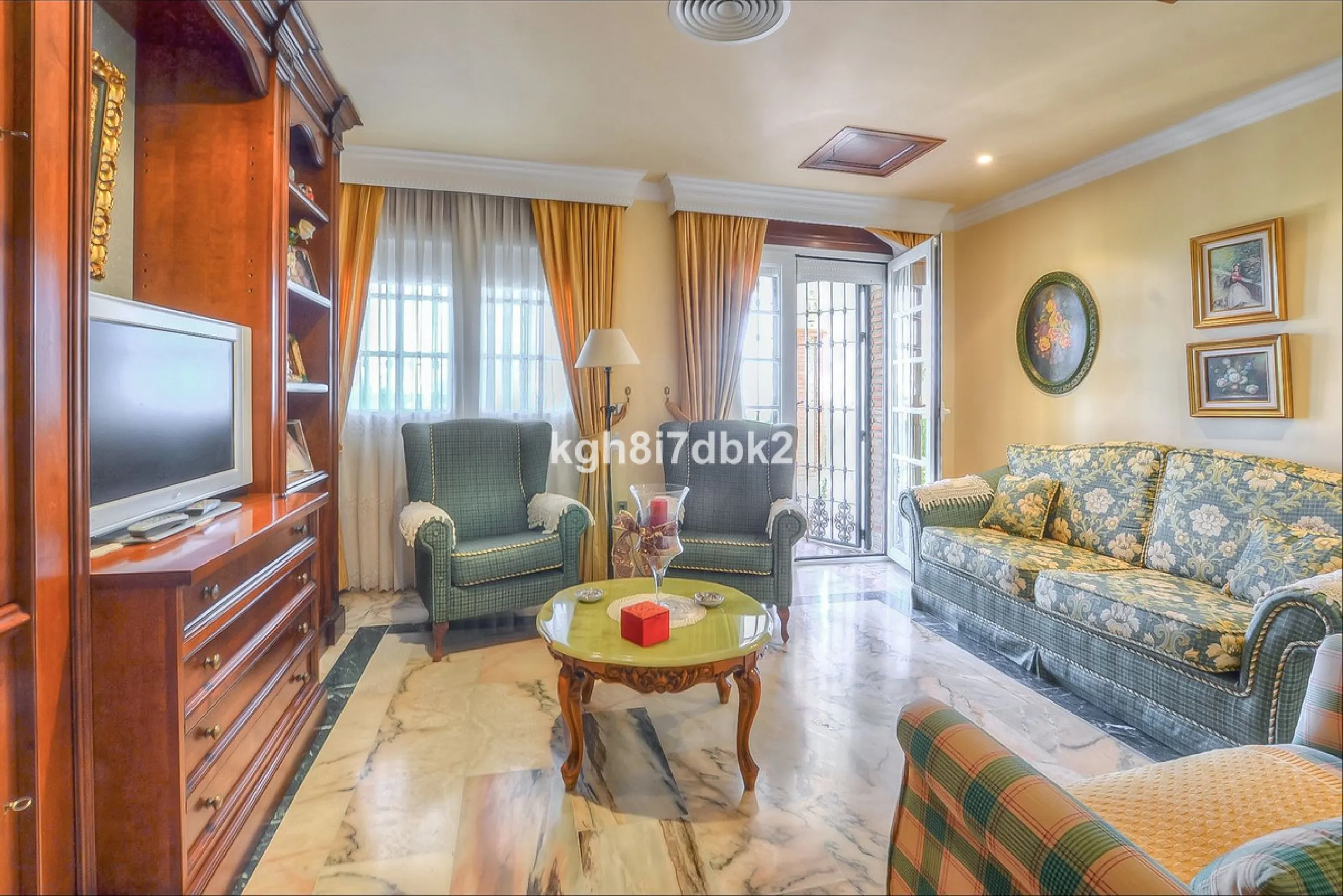 House - Detached Villa в продаже в Benalmadena, Málaga. В доме 10 спален и 5 ванных комнат. Площадь дома 795 м². Площадь участка 960 м²