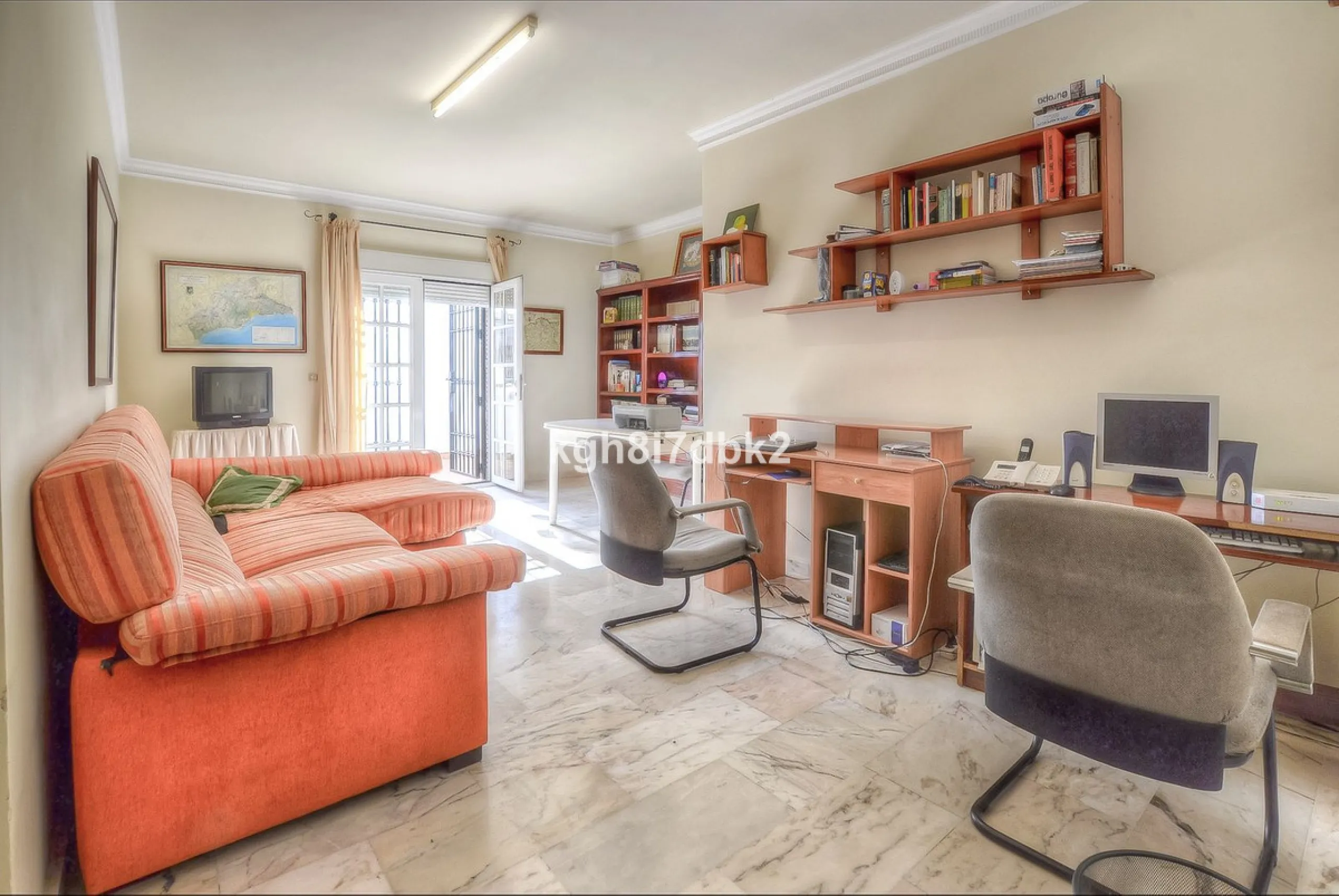 House - Detached Villa в продаже в Benalmadena, Málaga. В доме 10 спален и 5 ванных комнат. Площадь дома 795 м². Площадь участка 960 м²