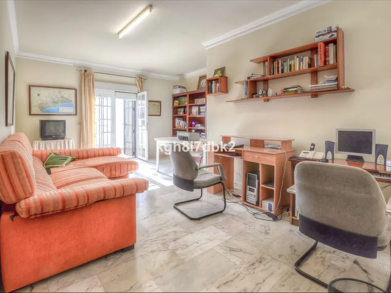 House - Detached Villa в продаже в Benalmadena, Málaga. В доме 10 спален и 5 ванных комнат. Площадь дома 795 м². Площадь участка 960 м²