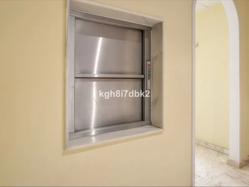 House - Detached Villa в продаже в Benalmadena, Málaga. В доме 10 спален и 5 ванных комнат. Площадь дома 795 м². Площадь участка 960 м²