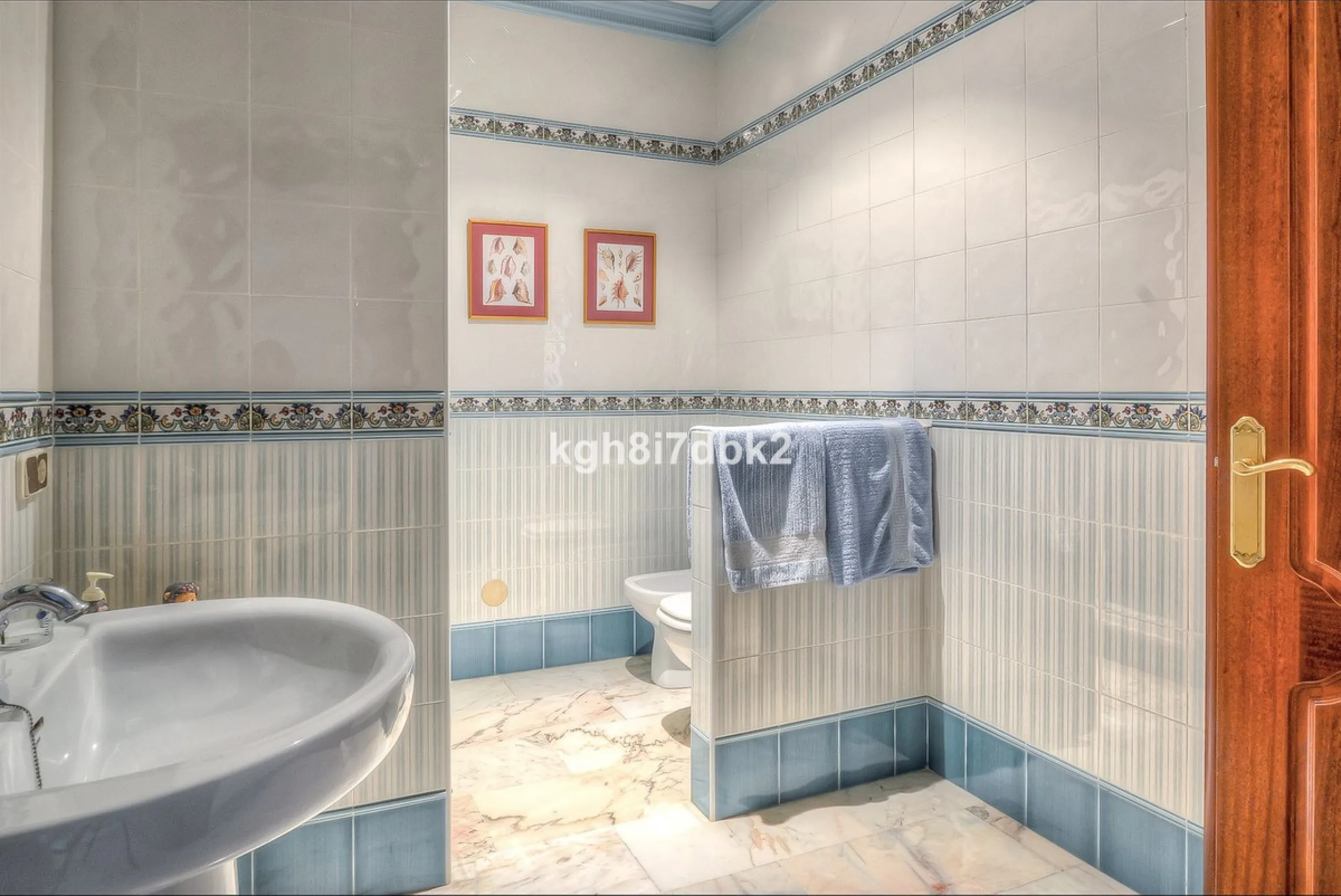 House - Detached Villa в продаже в Benalmadena, Málaga. В доме 10 спален и 5 ванных комнат. Площадь дома 795 м². Площадь участка 960 м²