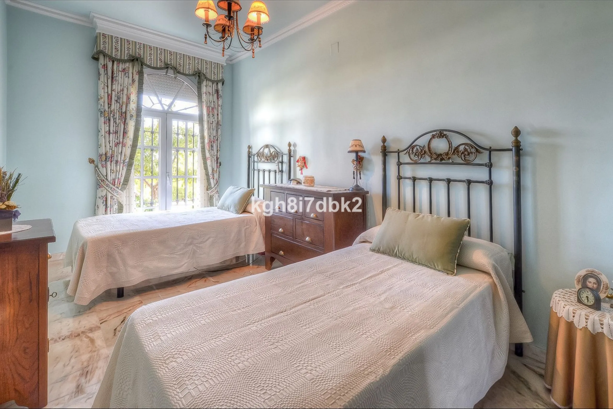 House - Detached Villa в продаже в Benalmadena, Málaga. В доме 10 спален и 5 ванных комнат. Площадь дома 795 м². Площадь участка 960 м²