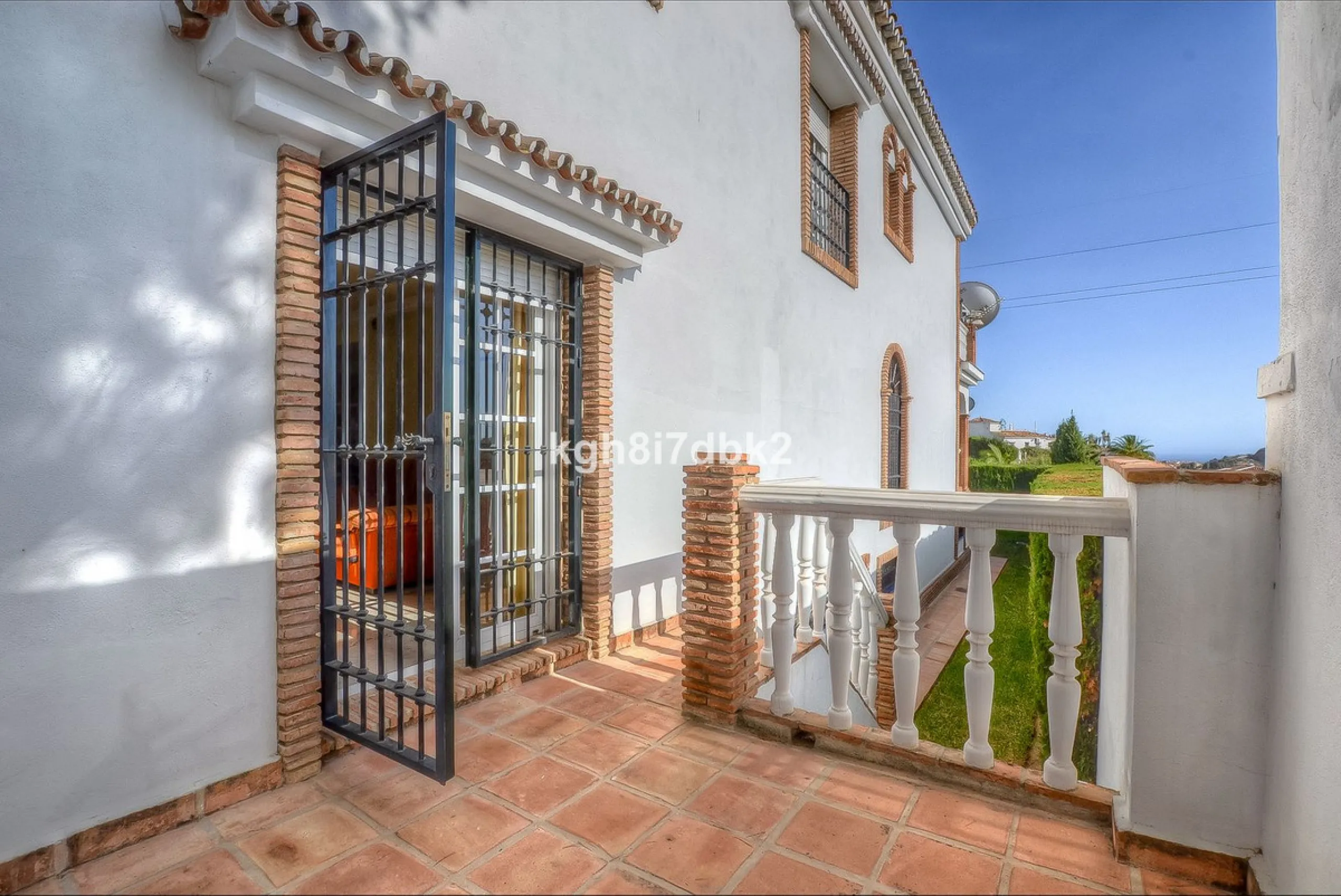 House - Detached Villa в продаже в Benalmadena, Málaga. В доме 10 спален и 5 ванных комнат. Площадь дома 795 м². Площадь участка 960 м²