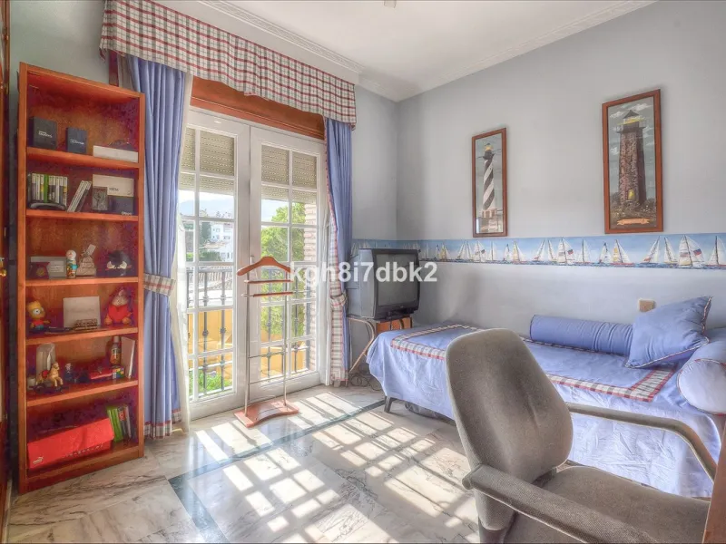 House - Detached Villa в продаже в Benalmadena, Málaga. В доме 10 спален и 5 ванных комнат. Площадь дома 795 м². Площадь участка 960 м²