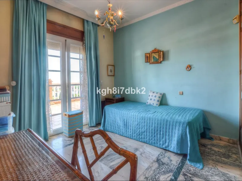 House - Detached Villa в продаже в Benalmadena, Málaga. В доме 10 спален и 5 ванных комнат. Площадь дома 795 м². Площадь участка 960 м²