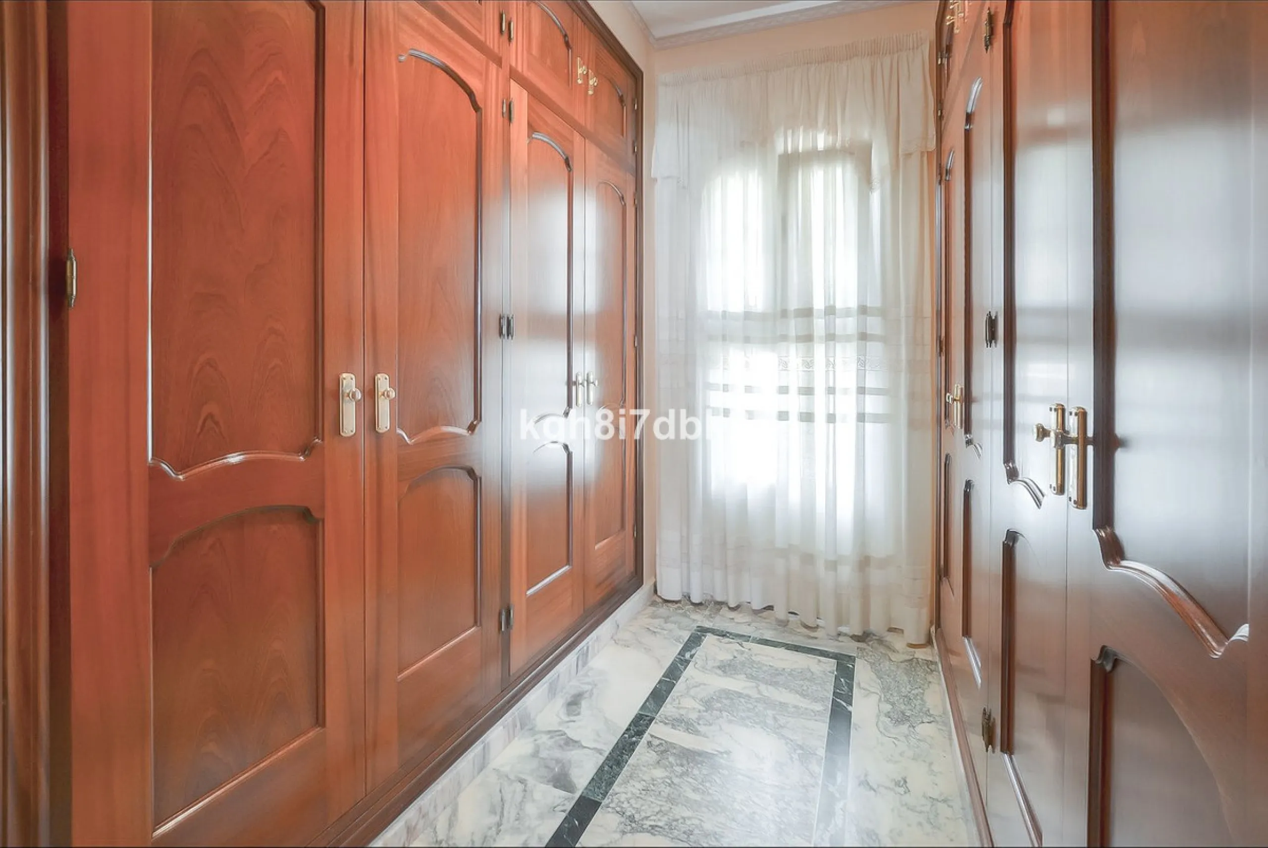 House - Detached Villa в продаже в Benalmadena, Málaga. В доме 10 спален и 5 ванных комнат. Площадь дома 795 м². Площадь участка 960 м²