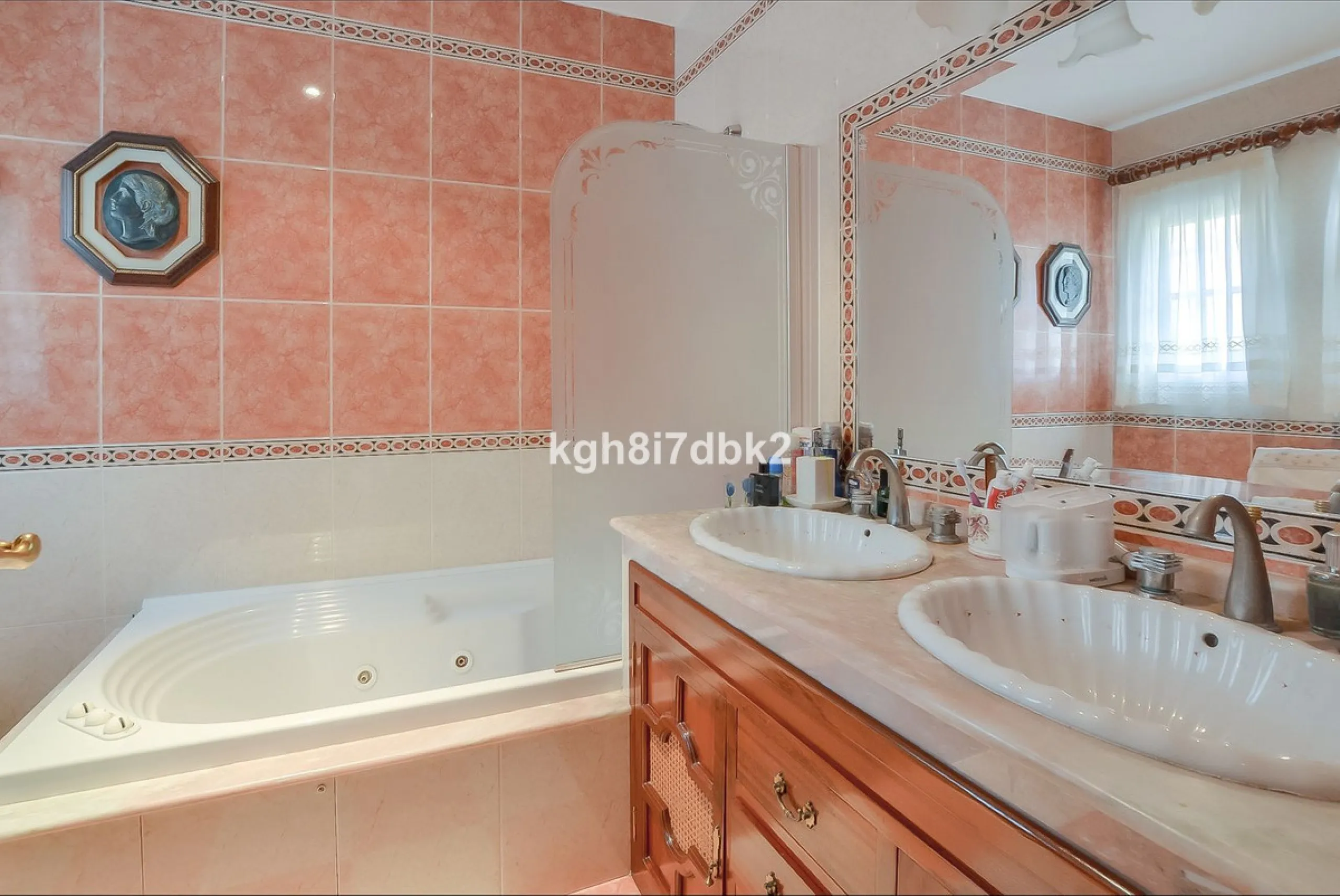 House - Detached Villa в продаже в Benalmadena, Málaga. В доме 10 спален и 5 ванных комнат. Площадь дома 795 м². Площадь участка 960 м²