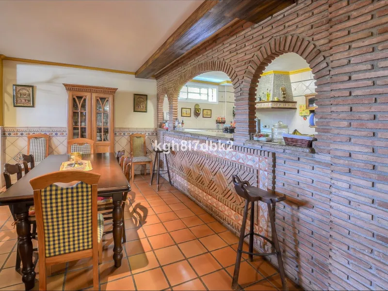 House - Detached Villa в продаже в Benalmadena, Málaga. В доме 10 спален и 5 ванных комнат. Площадь дома 795 м². Площадь участка 960 м²