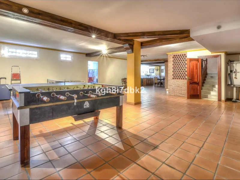 House - Detached Villa в продаже в Benalmadena, Málaga. В доме 10 спален и 5 ванных комнат. Площадь дома 795 м². Площадь участка 960 м²