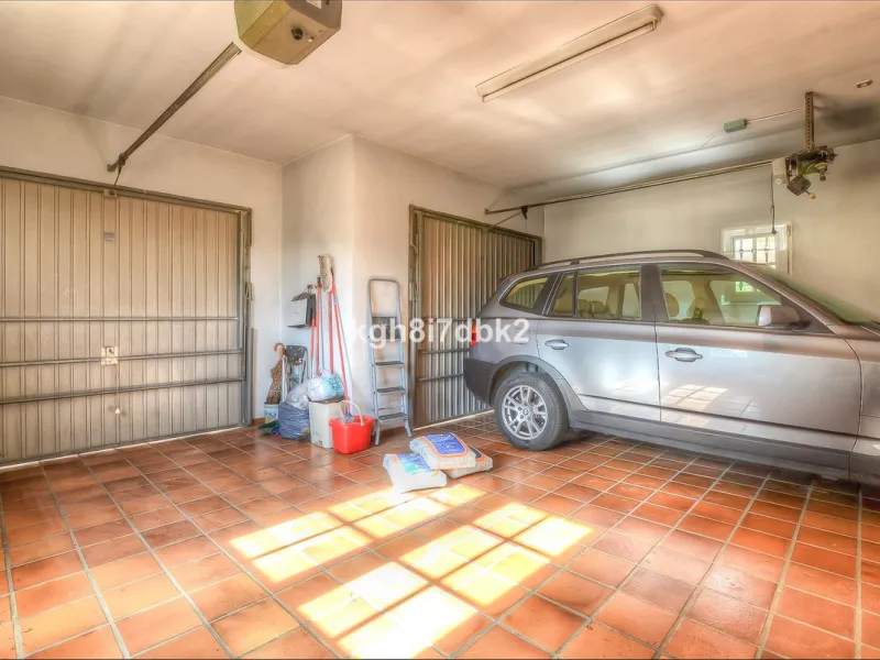 House - Detached Villa в продаже в Benalmadena, Málaga. В доме 10 спален и 5 ванных комнат. Площадь дома 795 м². Площадь участка 960 м²