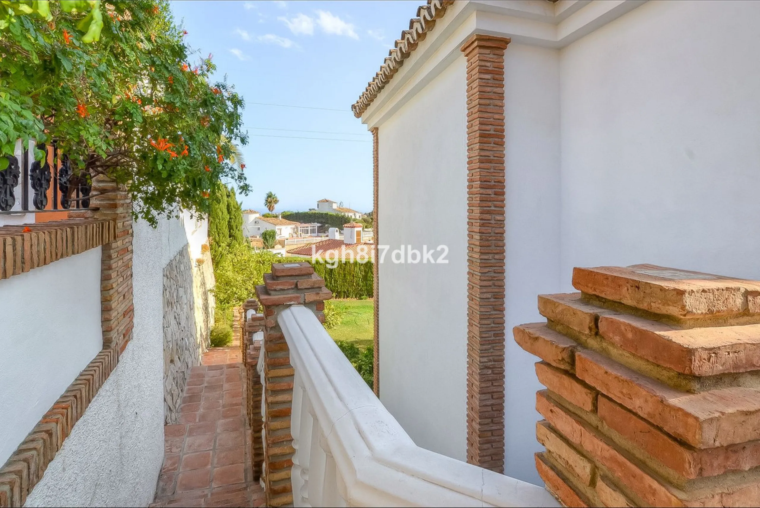 House - Detached Villa в продаже в Benalmadena, Málaga. В доме 10 спален и 5 ванных комнат. Площадь дома 795 м². Площадь участка 960 м²