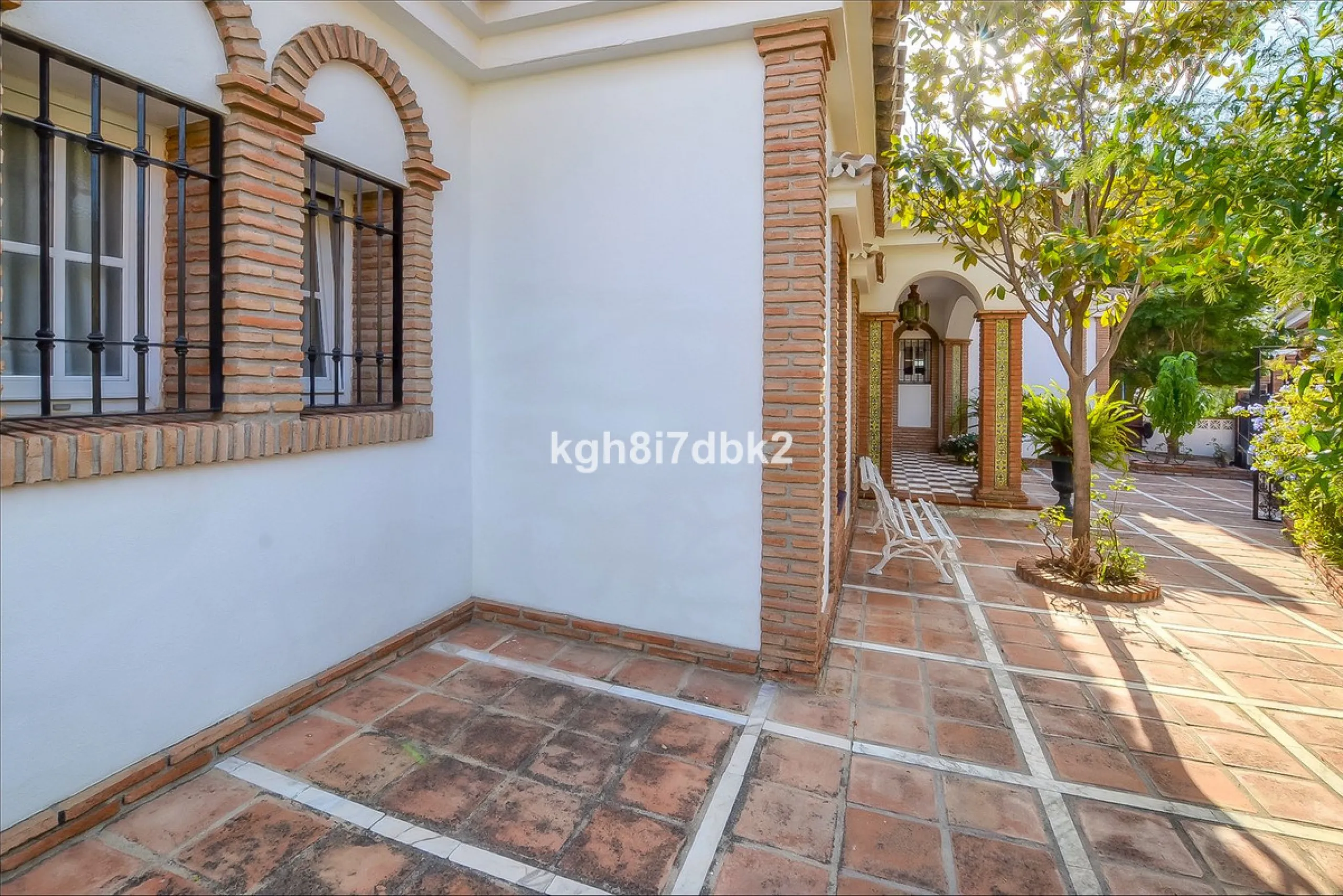 House - Detached Villa в продаже в Benalmadena, Málaga. В доме 10 спален и 5 ванных комнат. Площадь дома 795 м². Площадь участка 960 м²