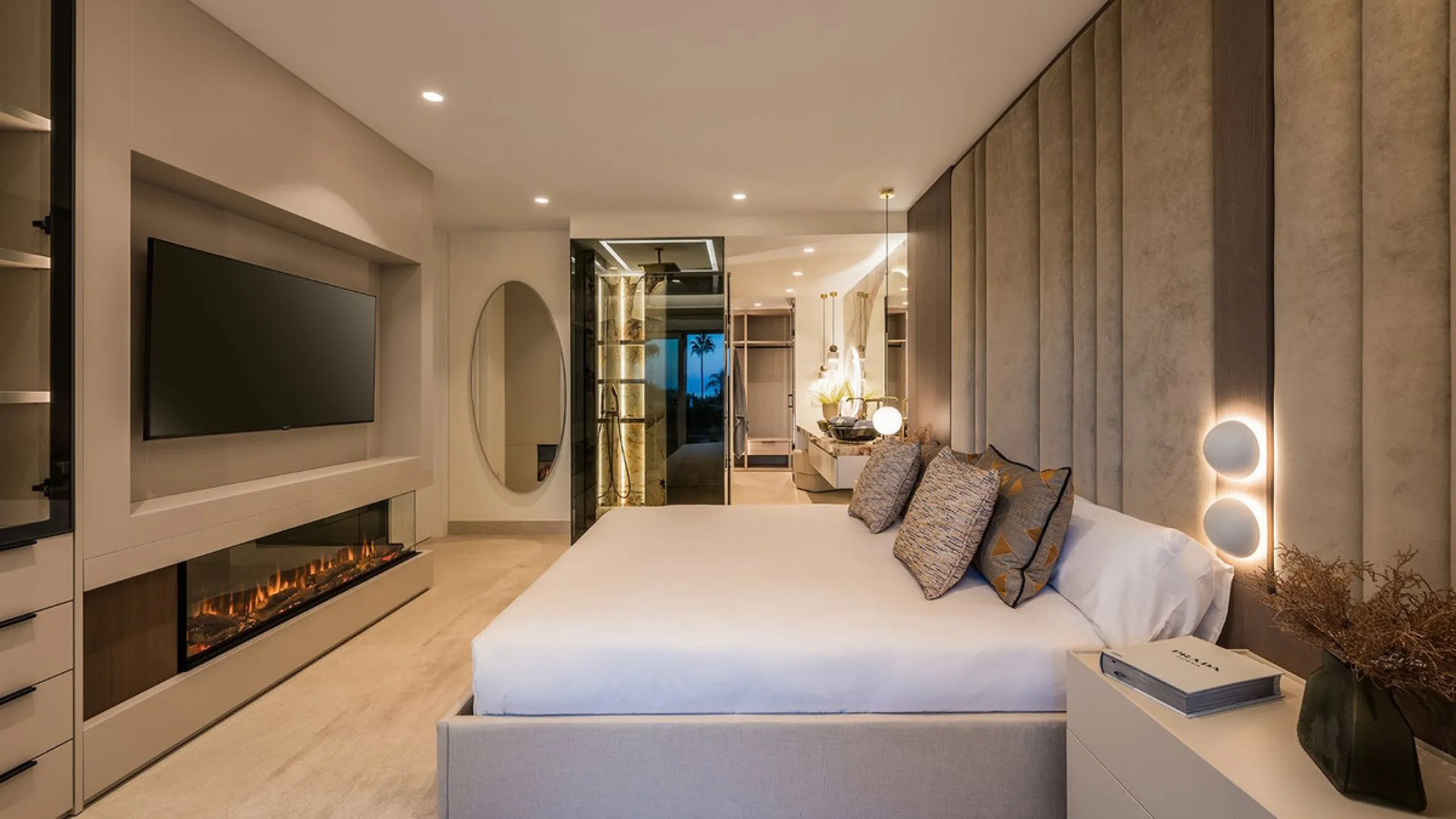 Bahía del Velerín is an exclusive community located between Marbella and Estepona. It features an impressive pool area with a snack bar, lush tropical gardens and 24-hour security. This prime location offers access to one of the best beaches in the region