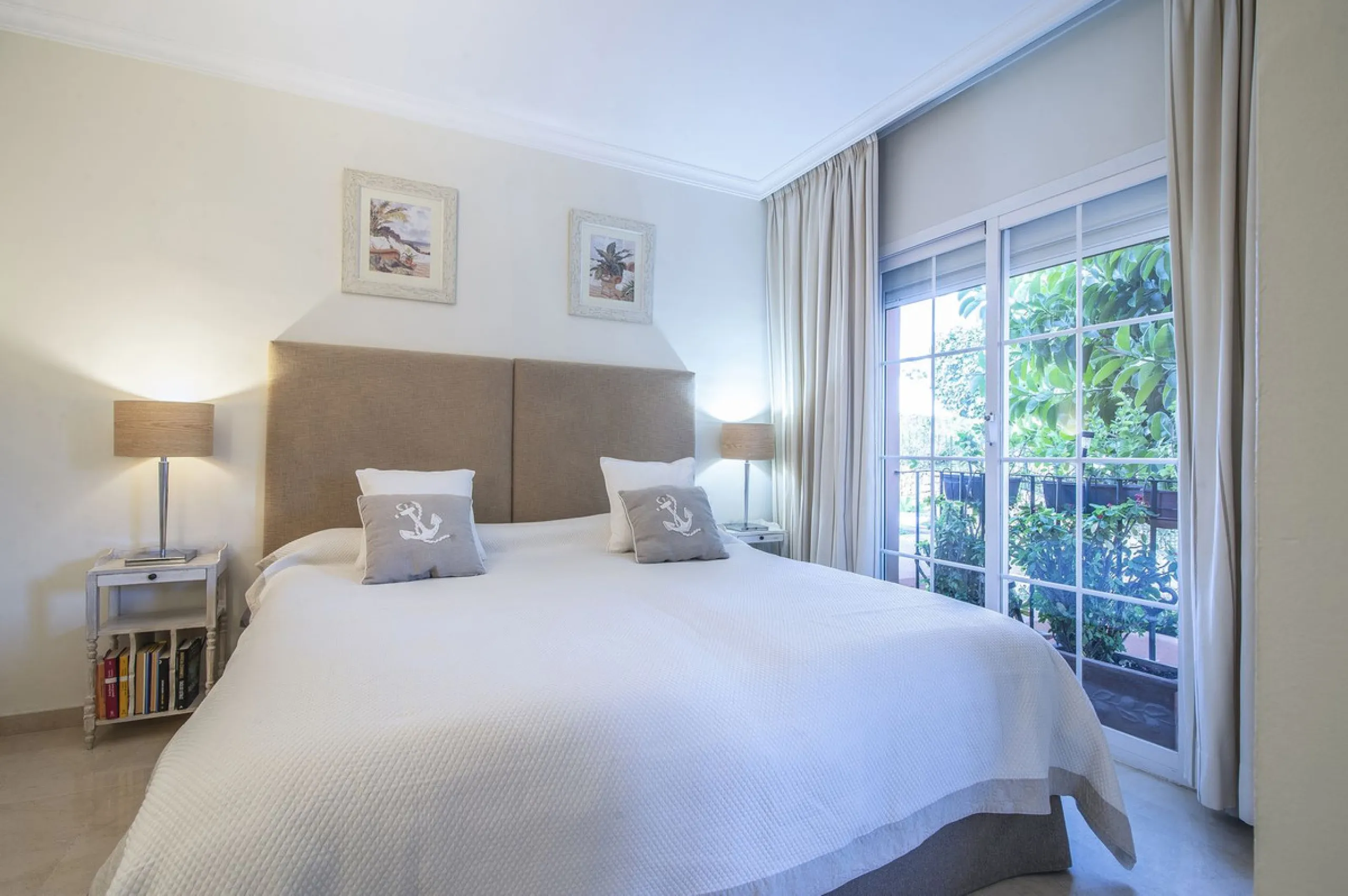 Charming 3-Bedroom, 3-Bathroom Apartment in the Heart of Nueva Andalucía — Location, Comfort & Style!