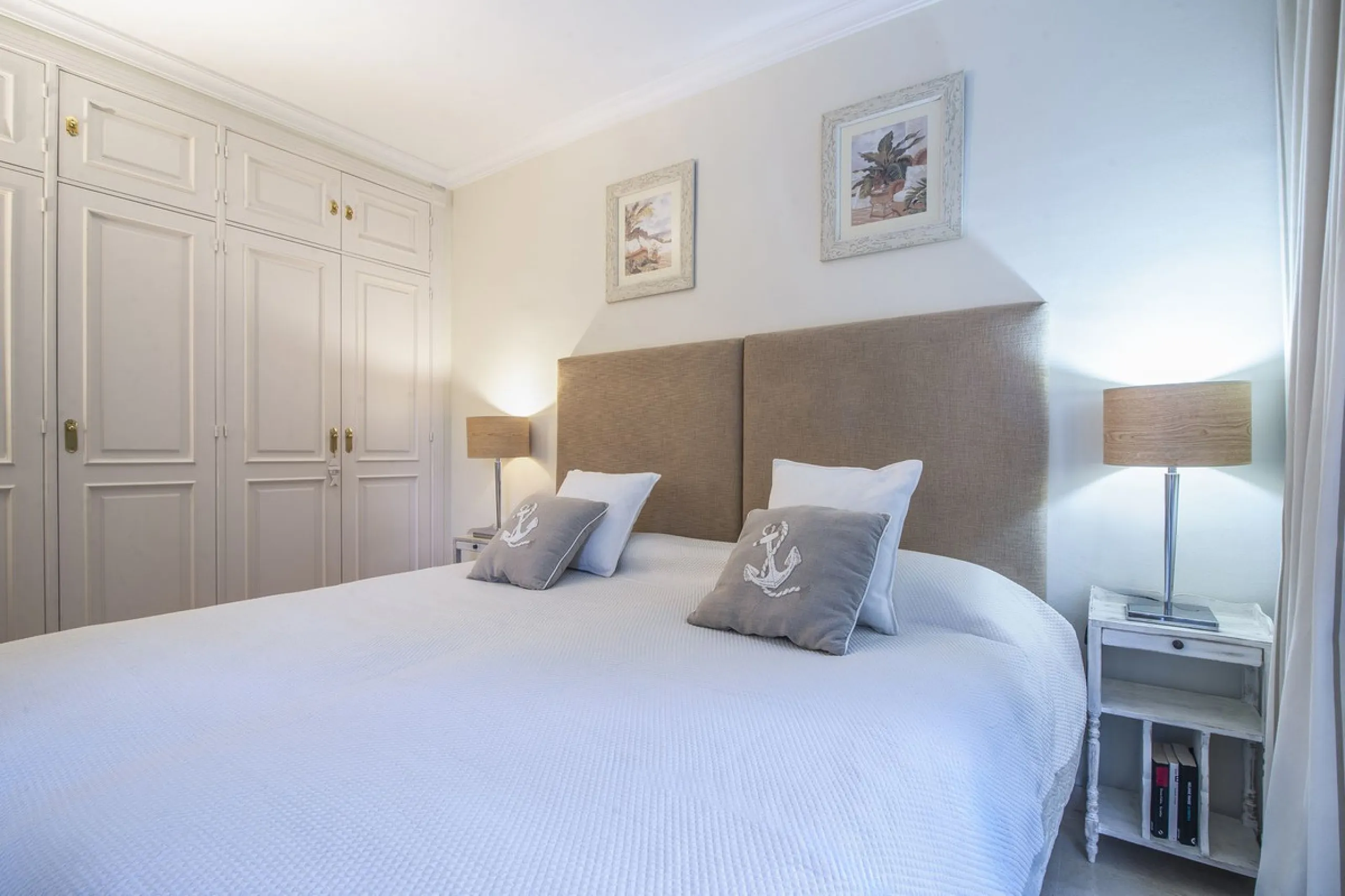 Charming 3-Bedroom, 3-Bathroom Apartment in the Heart of Nueva Andalucía — Location, Comfort & Style!