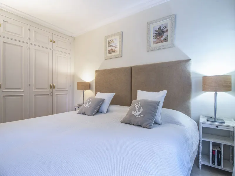 Charming 3-Bedroom, 3-Bathroom Apartment in the Heart of Nueva Andalucía — Location, Comfort & Style!