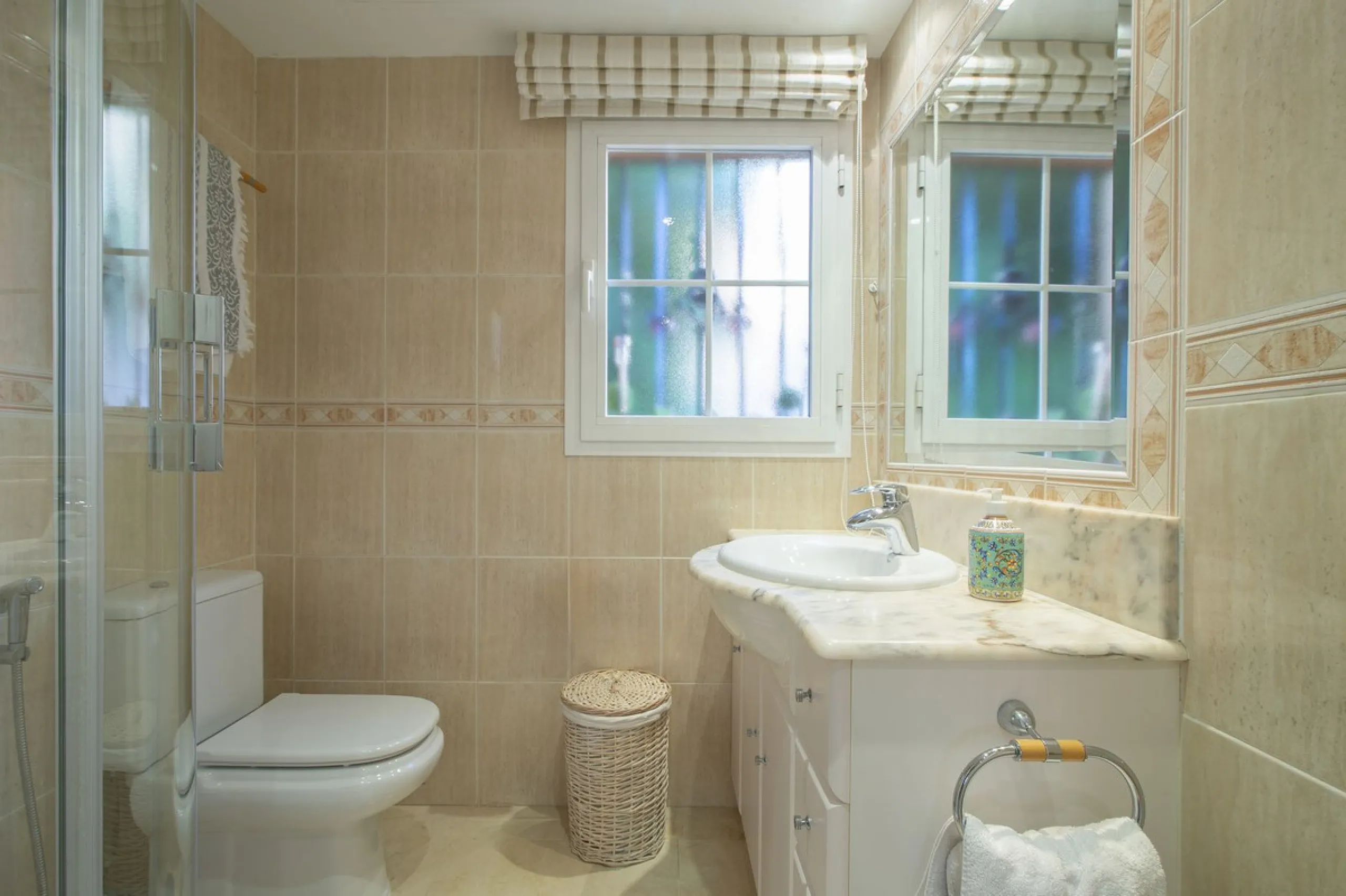 Charming 3-Bedroom, 3-Bathroom Apartment in the Heart of Nueva Andalucía — Location, Comfort & Style!