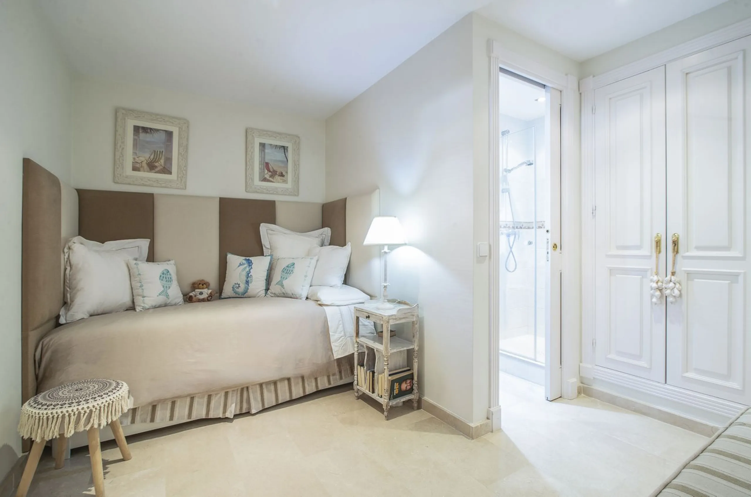 Charming 3-Bedroom, 3-Bathroom Apartment in the Heart of Nueva Andalucía — Location, Comfort & Style!