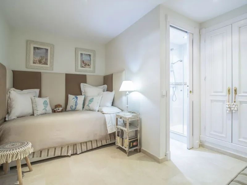Charming 3-Bedroom, 3-Bathroom Apartment in the Heart of Nueva Andalucía — Location, Comfort & Style!