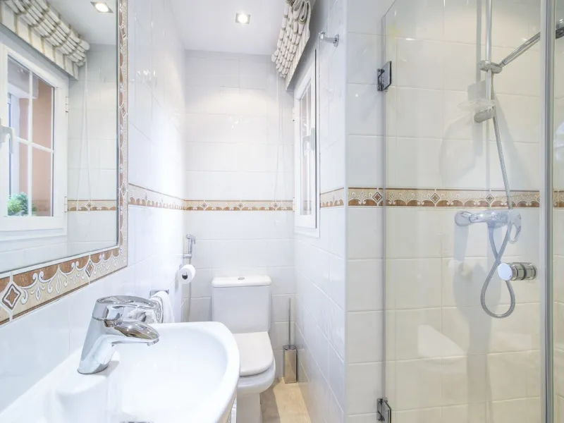Charming 3-Bedroom, 3-Bathroom Apartment in the Heart of Nueva Andalucía — Location, Comfort & Style!