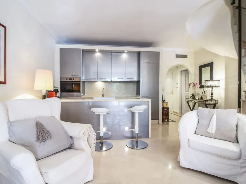 Charming 3-Bedroom, 3-Bathroom Apartment in the Heart of Nueva Andalucía — Location, Comfort & Style!