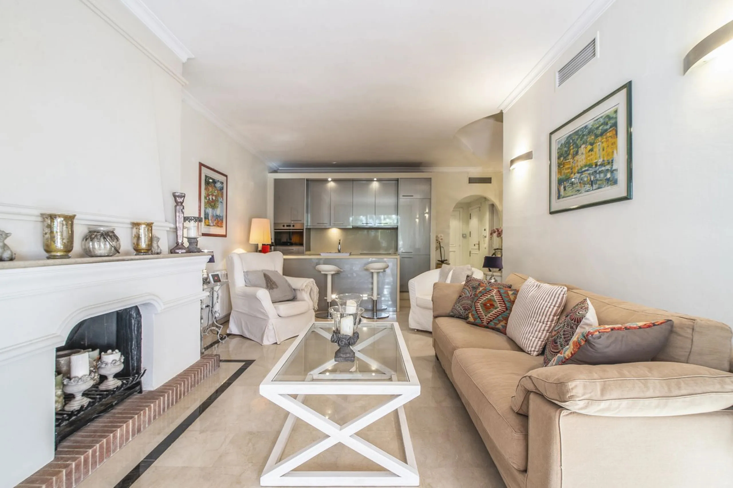 Charming 3-Bedroom, 3-Bathroom Apartment in the Heart of Nueva Andalucía — Location, Comfort & Style!