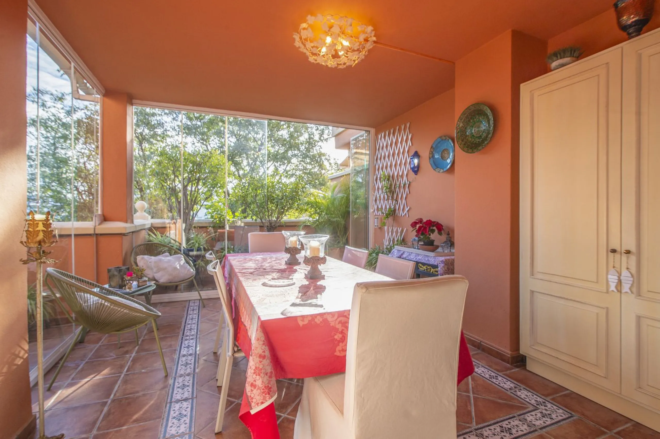 Charming 3-Bedroom, 3-Bathroom Apartment in the Heart of Nueva Andalucía — Location, Comfort & Style!