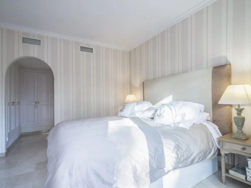 Charming 3-Bedroom, 3-Bathroom Apartment in the Heart of Nueva Andalucía — Location, Comfort & Style!