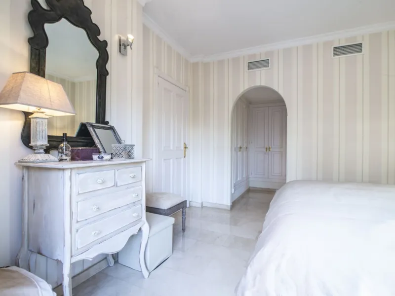 Charming 3-Bedroom, 3-Bathroom Apartment in the Heart of Nueva Andalucía — Location, Comfort & Style!