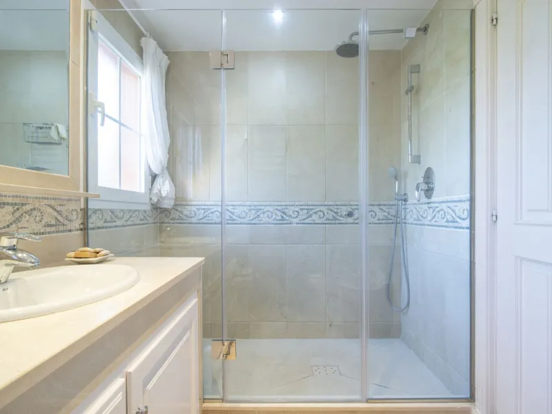 Charming 3-Bedroom, 3-Bathroom Apartment in the Heart of Nueva Andalucía — Location, Comfort & Style!